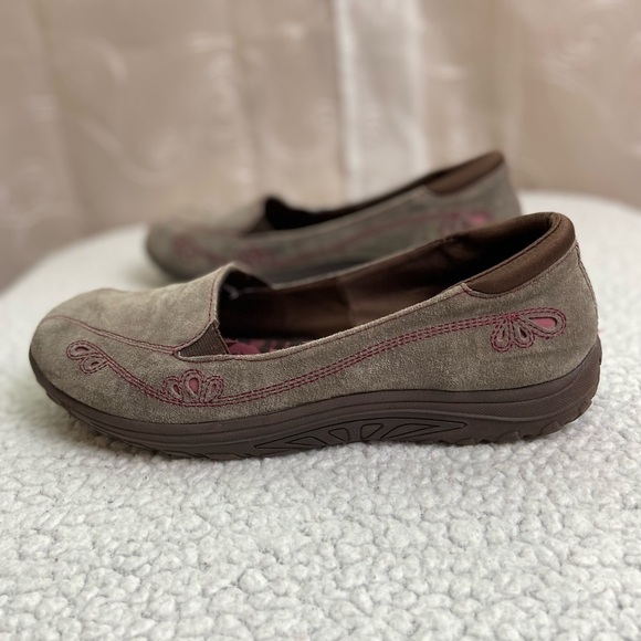 Skechers Relax Fit Slip On Loafers Women, 9.5 - Picture 5 of 13